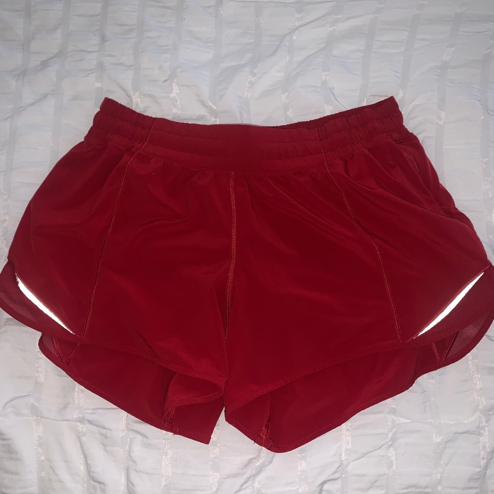 LuluLemon Hotty Hot 2.5” In Red Size 10
